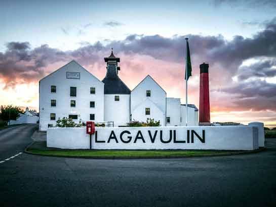 Lịch Sử Thương Hiệu Whisky Lagavulin Scotland