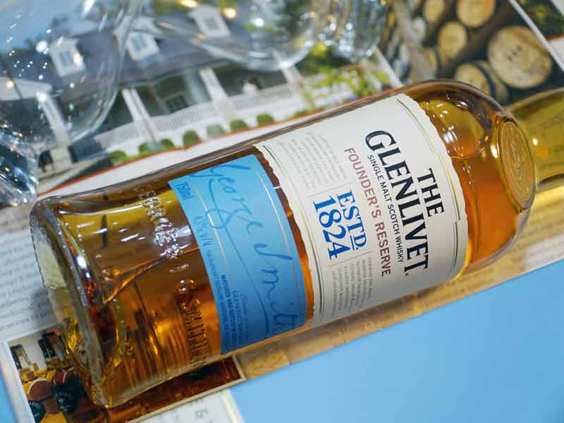Hình Ảnh Rượu Whisky Glenlivet Xanh Fournders Reserve